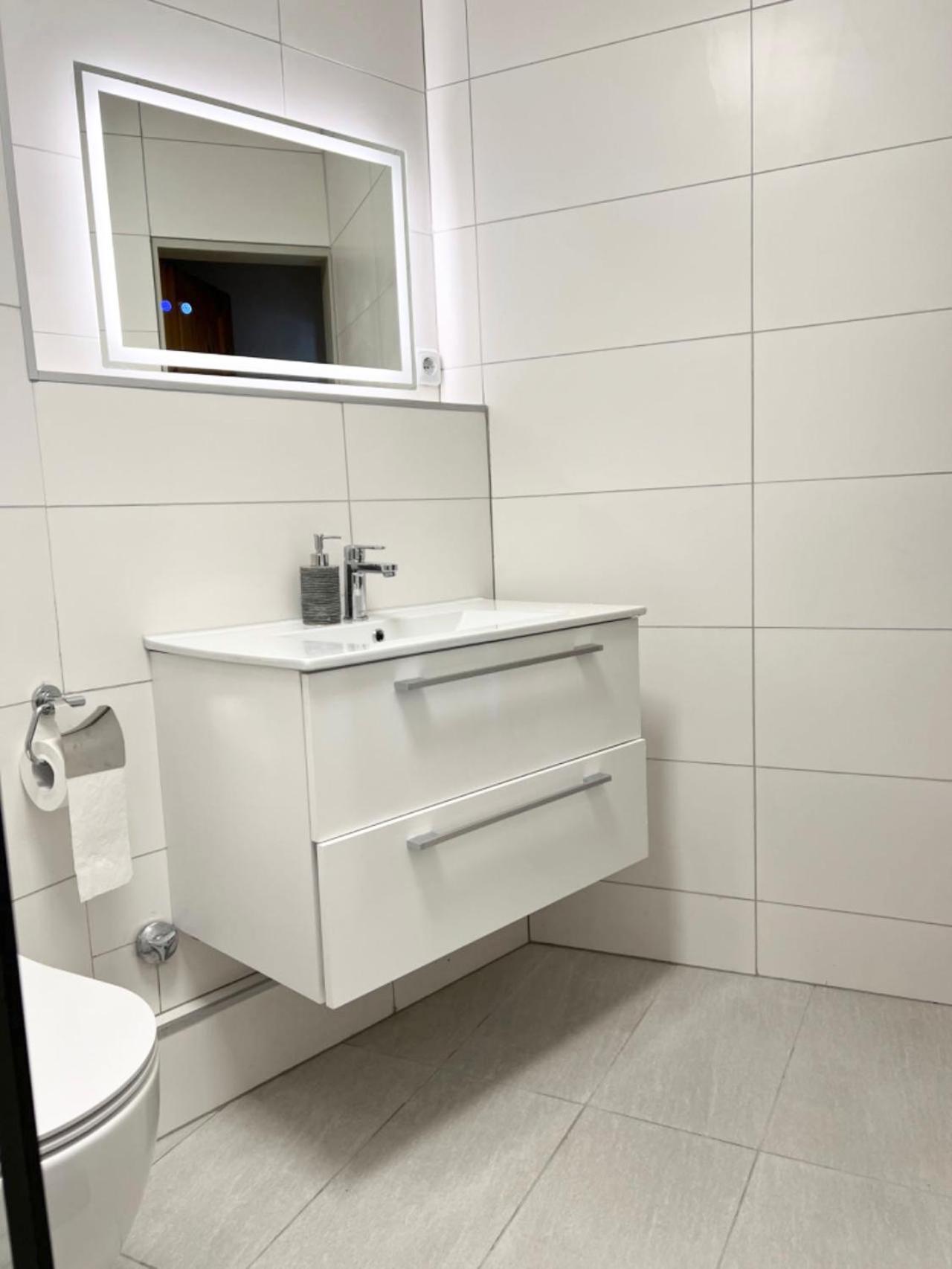 Near Düsseldorf Fair Messe, 2-bedroom apartment with nice Terrace&big Garden Exterior foto