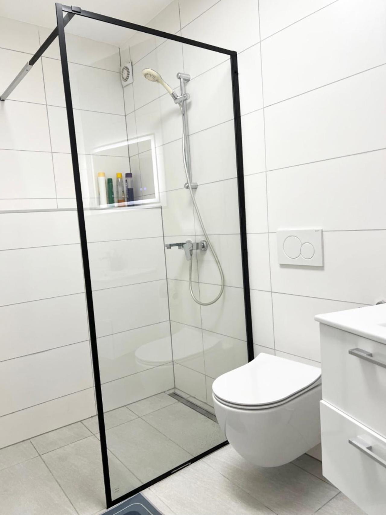 Near Düsseldorf Fair Messe, 2-bedroom apartment with nice Terrace&big Garden Exterior foto