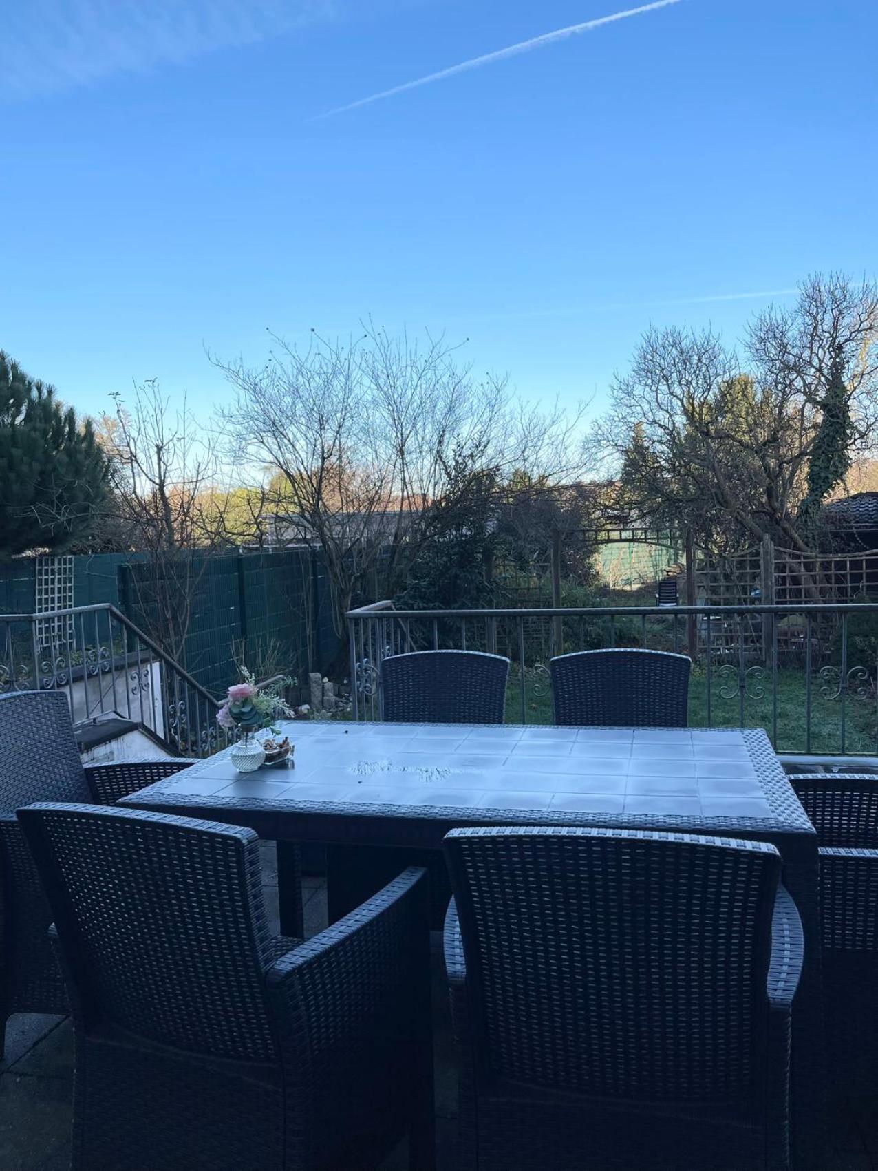 Near Düsseldorf Fair Messe, 2-bedroom apartment with nice Terrace&big Garden Exterior foto